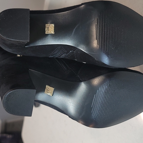 Anne Klein Black Suede Knee High Boots Size 6.5 - Picture 3 of 5